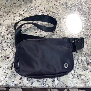 Lulu belt bag 1L